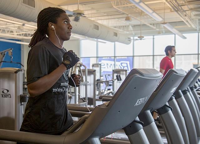 Resized photo of student on treadmill at Morton Fitness Center